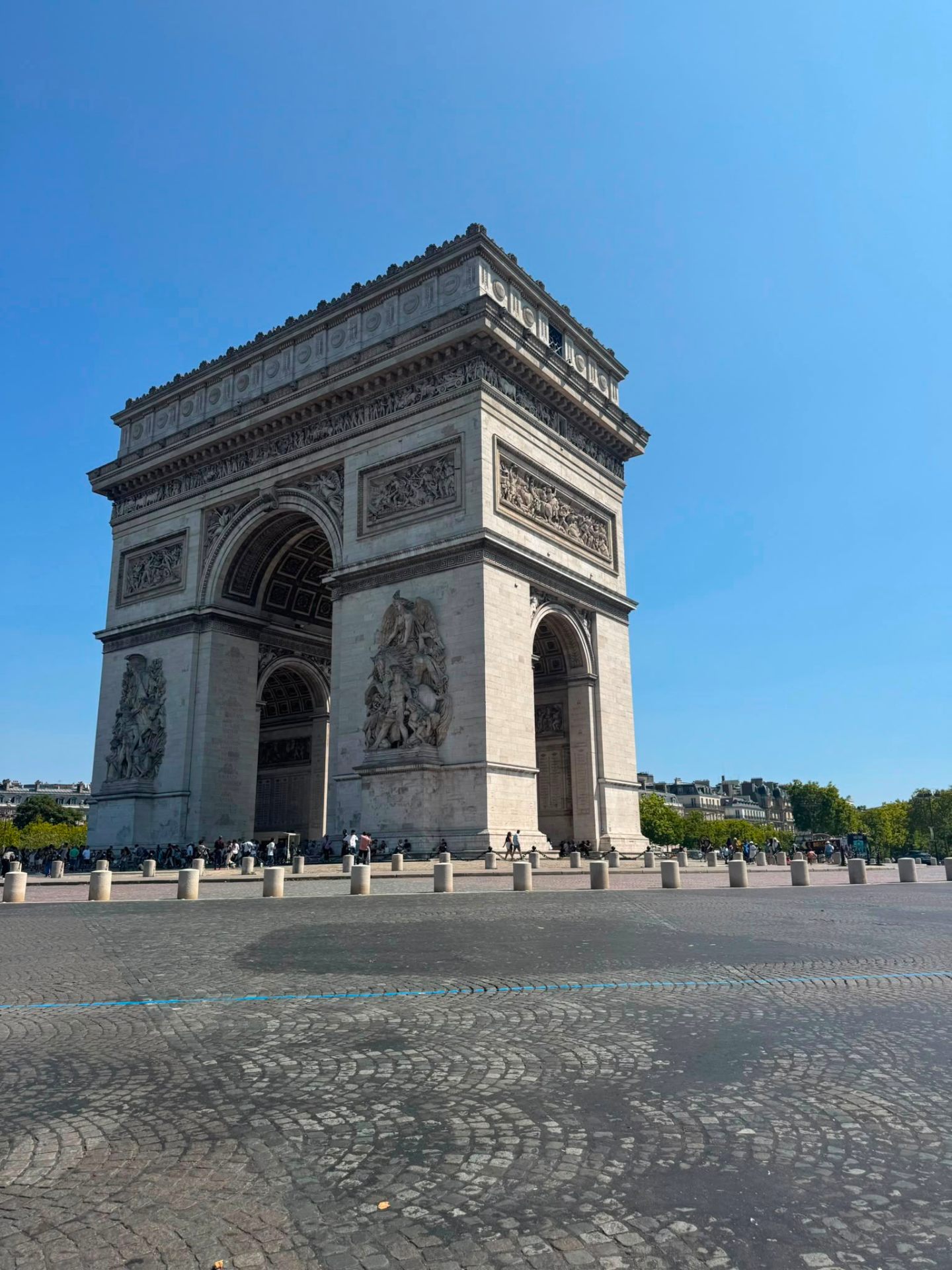 Arc de Triomphe under a clear blue sky in Paris